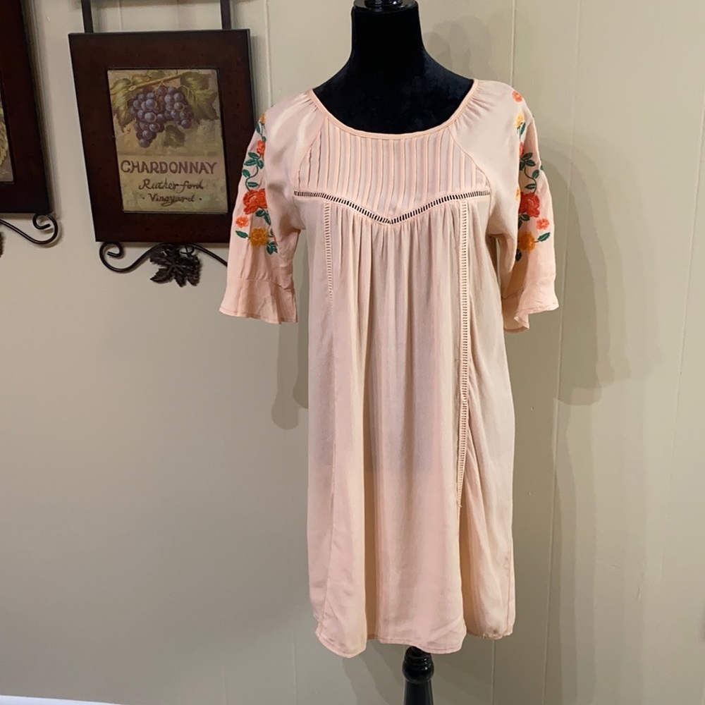 Peach Tunic Dress With Embroidered Floral Sleeves & Keyhole Back Detail Medium
